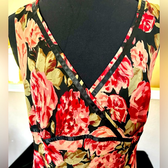 Beautiful Rose Print “Meghan Mathews”Dress Ruffle Trim. Size 12 - Picture 7 of 10
